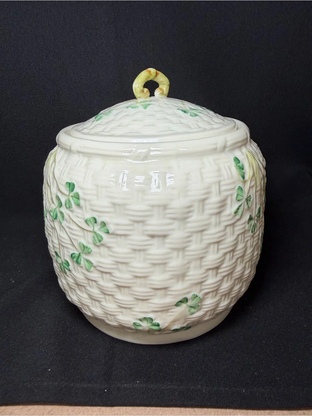 Belleek Shamrock Basket Weave Lidded Barrel Biscuit Cookie Jar Gold/brown 7th